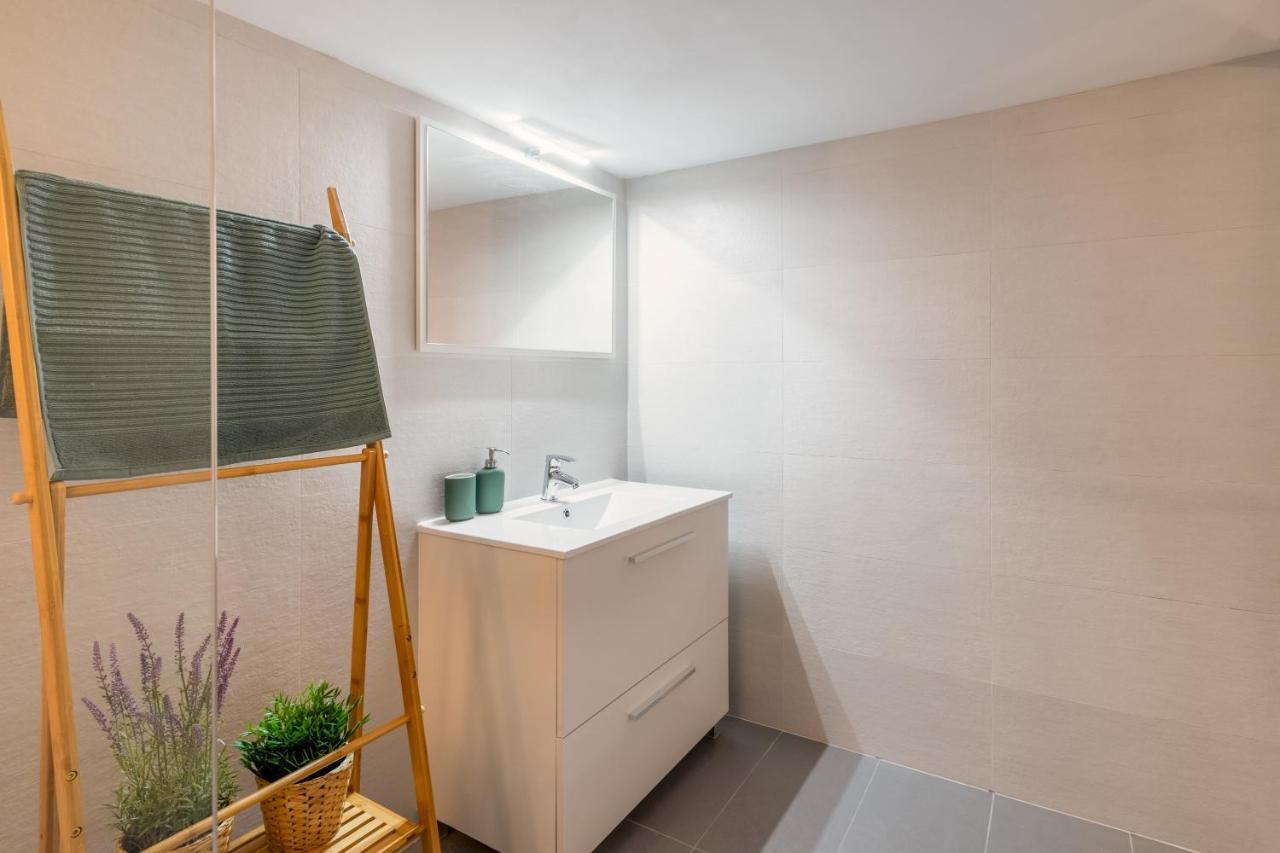 1 Bedroom 1 Bathroom Furnished - Lavapies - Duplex Madrid Buitenkant foto